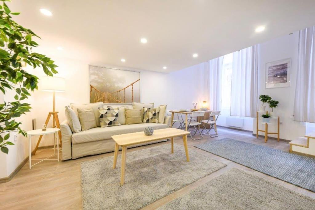 2 Bedroom Flat In Nyar Str., Boutique 布达佩斯 外观 照片