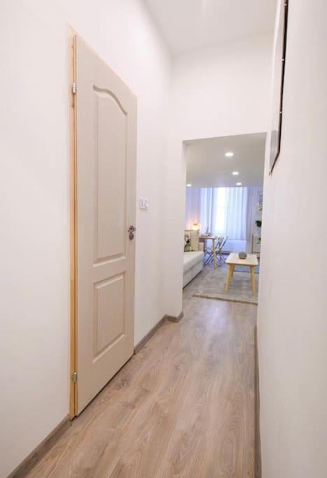 2 Bedroom Flat In Nyar Str., Boutique 布达佩斯 外观 照片